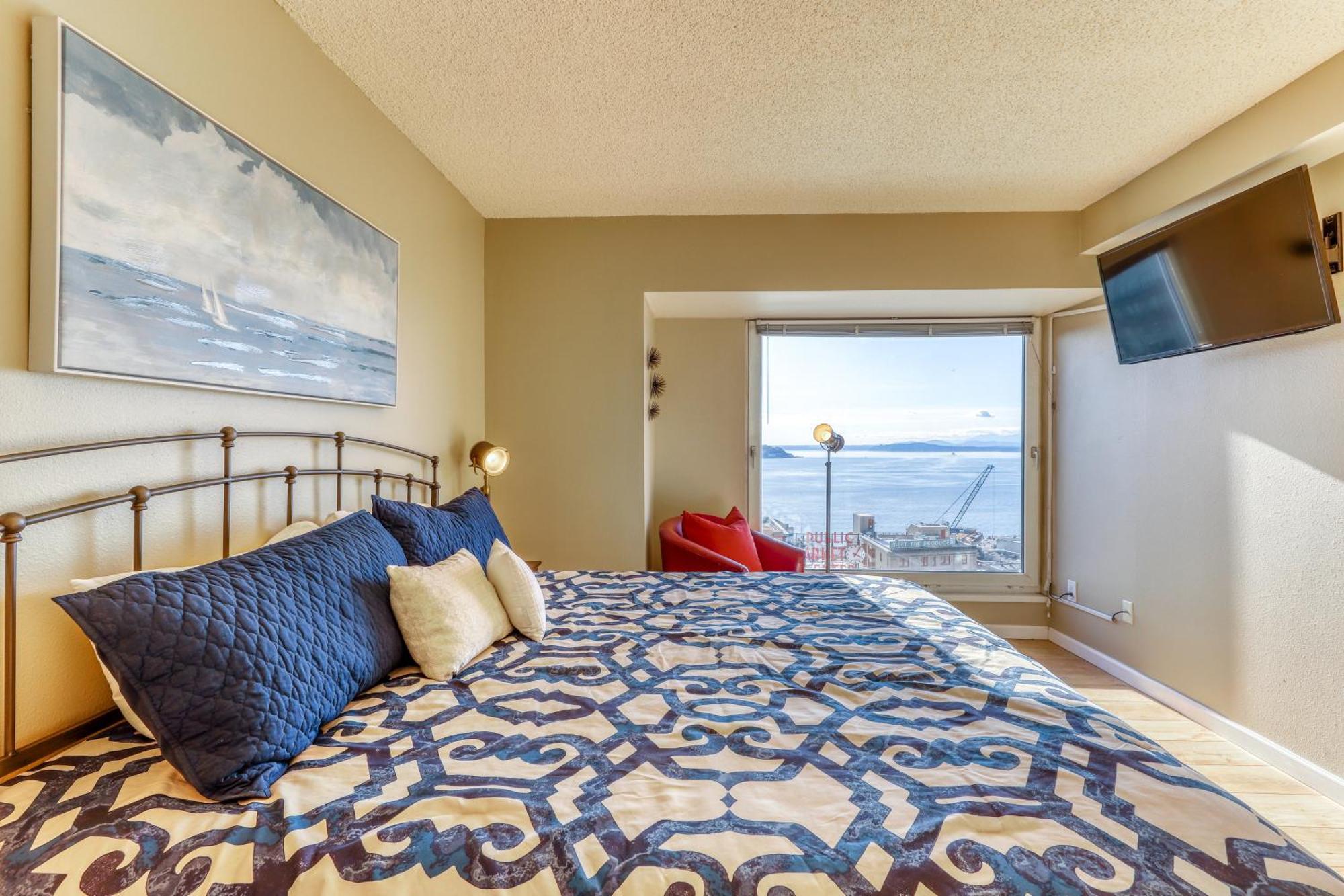 Newmark Tower Seattle Room photo