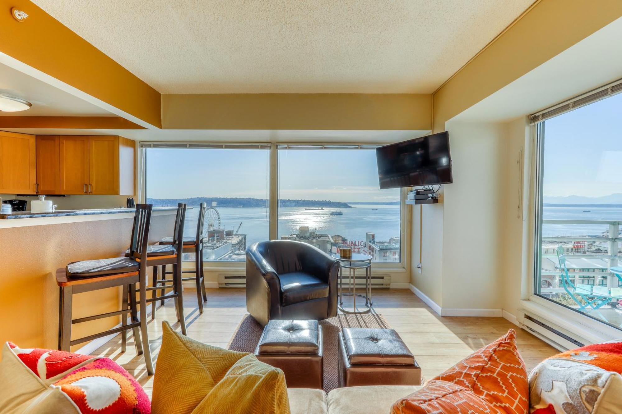 Newmark Tower Seattle Room photo