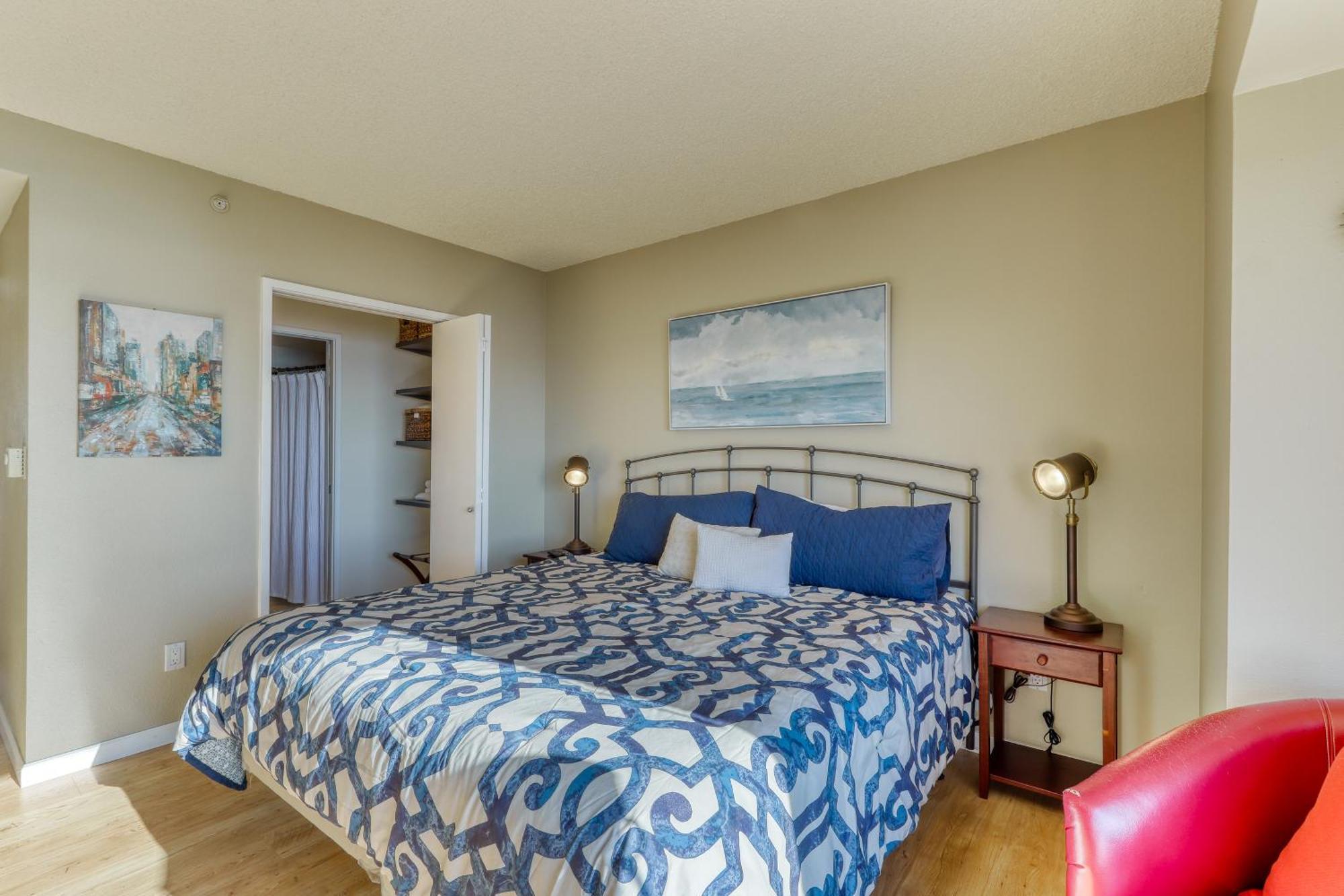 Newmark Tower Seattle Room photo