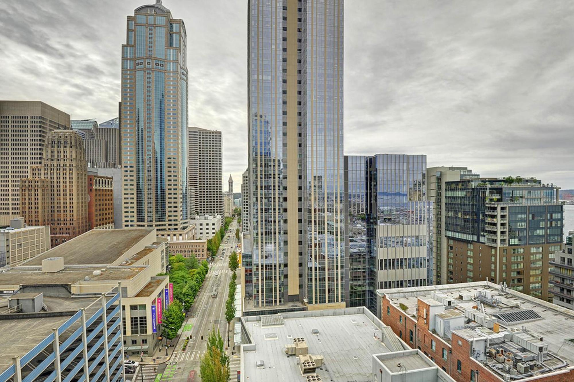 Newmark Tower Seattle Room photo