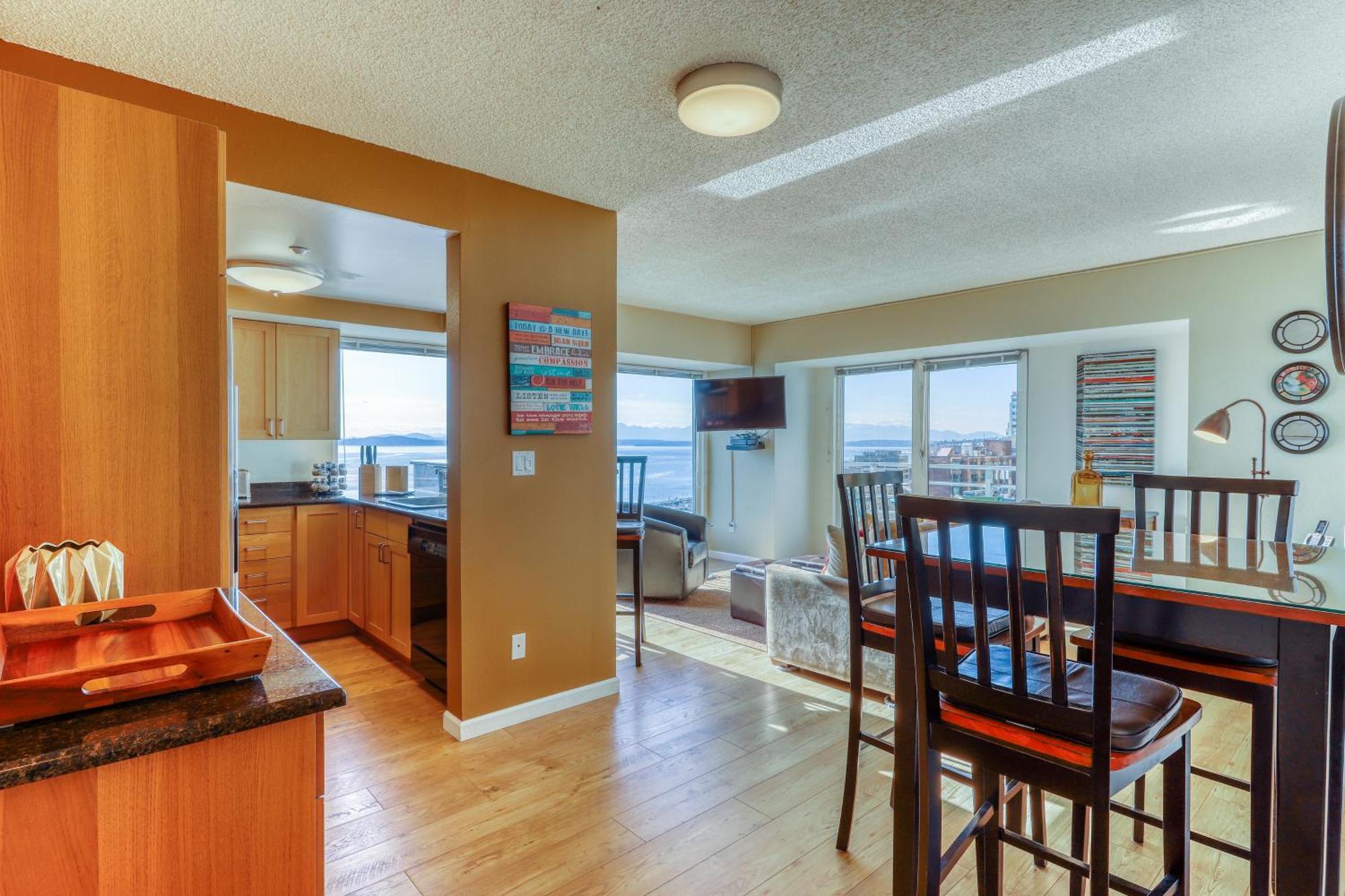 Newmark Tower Seattle Room photo