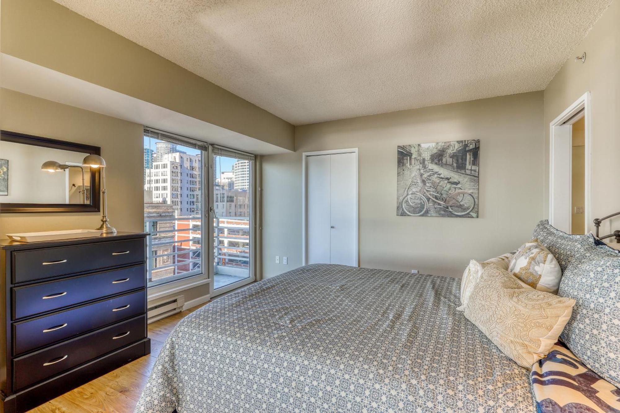 Newmark Tower Seattle Room photo