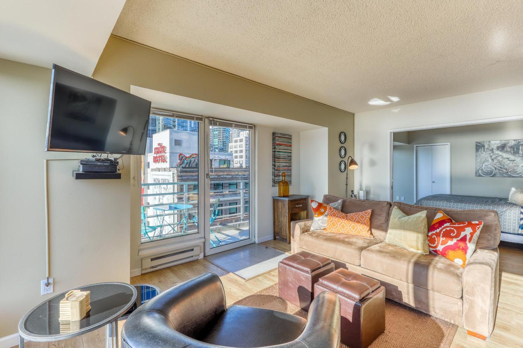 Newmark Tower Seattle Room photo