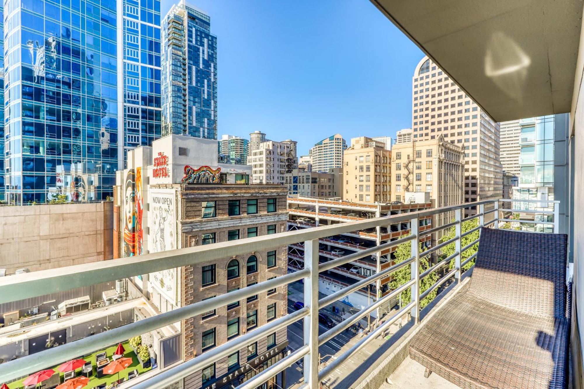 Newmark Tower Seattle Room photo