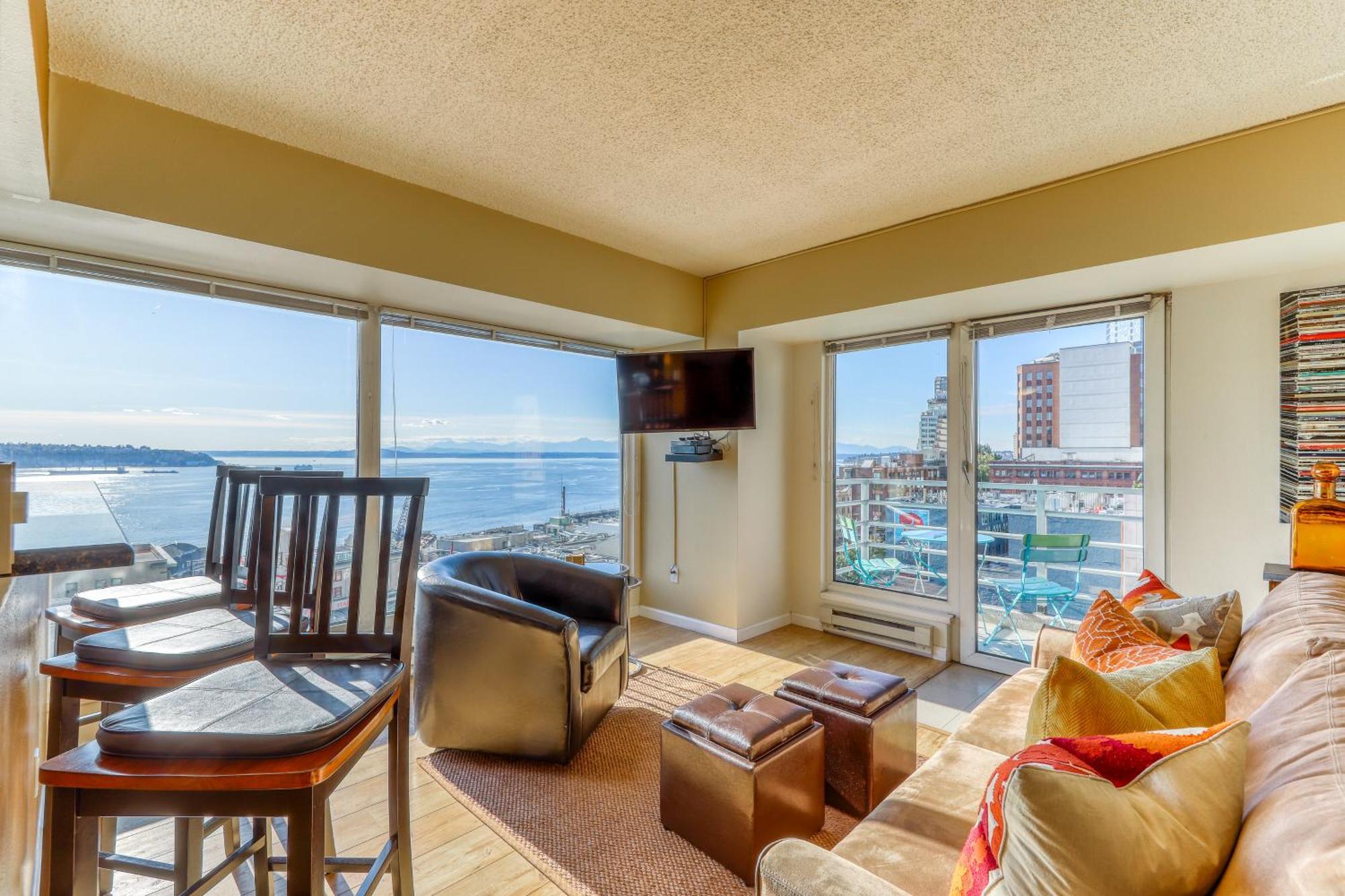 Newmark Tower Seattle Room photo