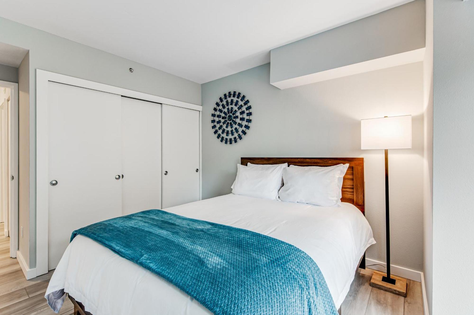 Newmark Tower Seattle Room photo