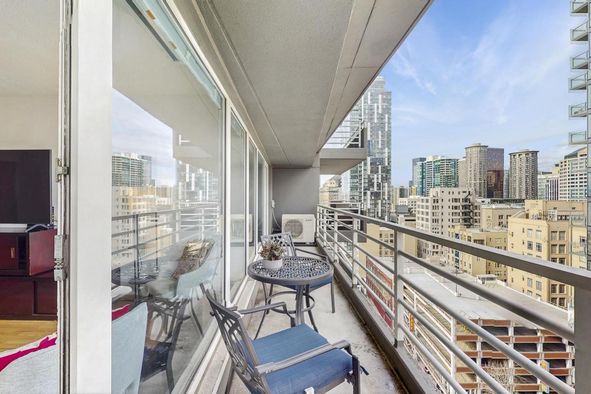 Newmark Tower Seattle Room photo