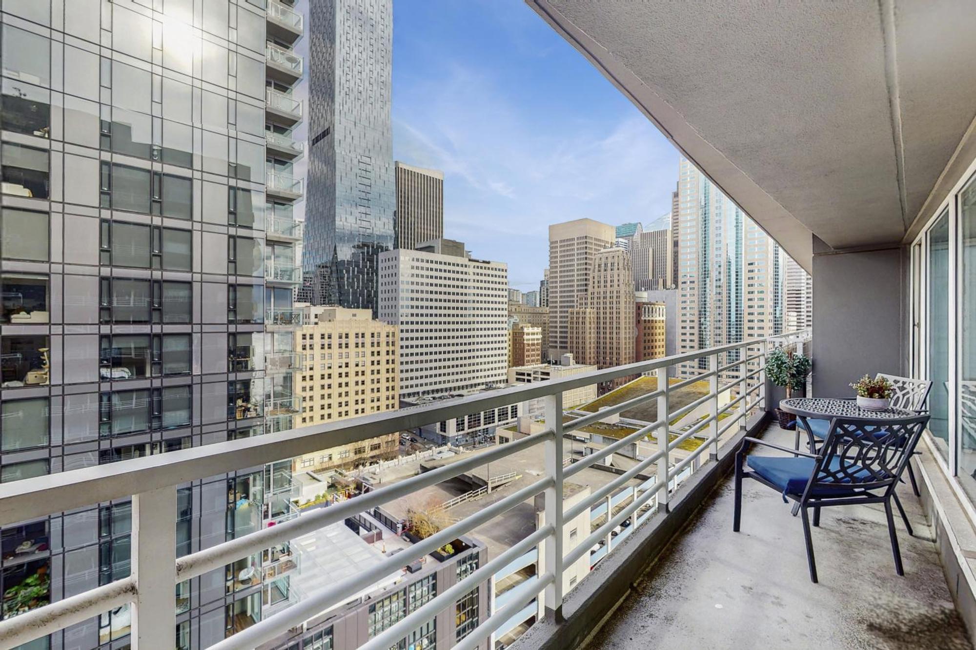 Newmark Tower Seattle Room photo