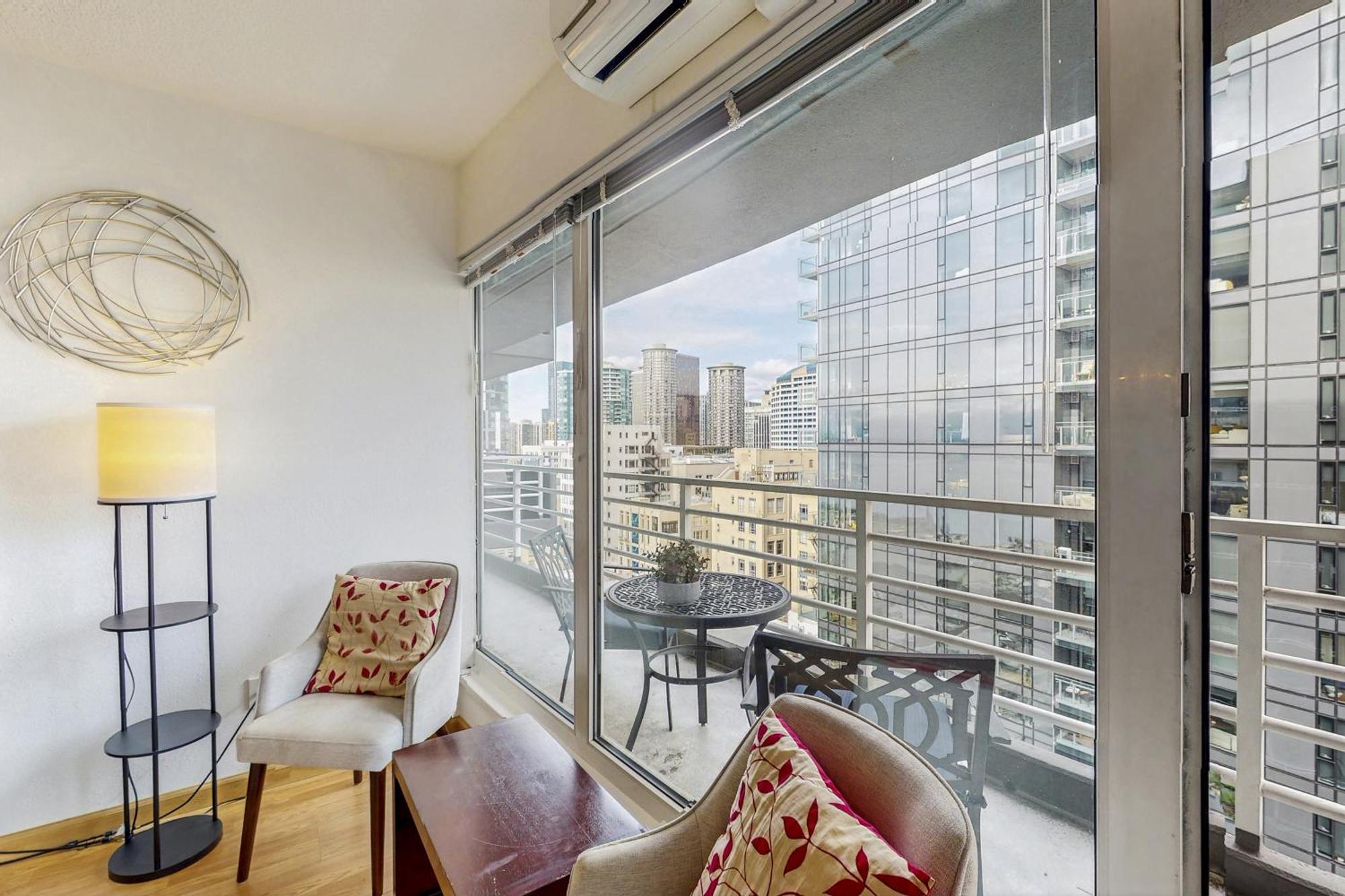 Newmark Tower Seattle Room photo