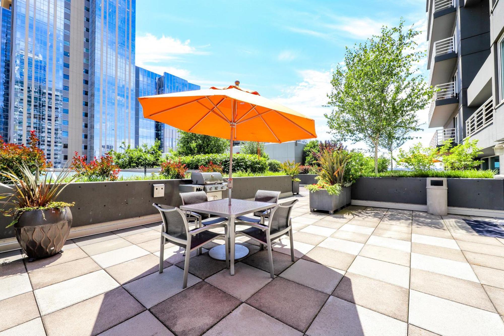 Newmark Tower Seattle Room photo